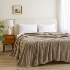 Κουβέρτα βελουτέ υπέρδιπλη Beige Astron Italy |  Κουβέρτες Βελουτέ Υπέρδιπλες στο espiti
