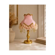 Stewehome Κλασικό βελούδινο φωτιστικό με διακοσμητικό κεφαλάρι σε ροζ απόχρωση και ξύλινη βάση σε χρυσό χρώμα 45x28x46 cm 88964346 |  Επιτραπέζια στο espiti