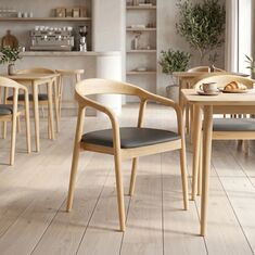 Πολυθρόνα Hogie pakoworld rubberwood σε φυσική απόχρωση με μαύρο pu μαξιλάρι 61x60x76εκ |  Πολυθρόνες τραπεζαρίας στο espiti