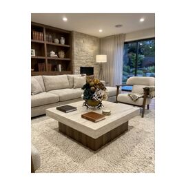 Stewehome Μοντέρνο τραπεζάκι σαλονιού από MDF με επιφάνεια τραβερτίνης και σχέδιο καρυδιάς Μπεζ 880423 |  Τραπεζάκια σαλονιού στο espiti