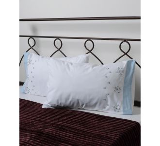 Βαμβακερή μαξιλαροθήκη με κέντημα 050 (46cm x 70cm) λευκό με σιέλ φάσα ζευγάρι 6978000002718 SilkFashion |  Μαξιλαροθήκες Απλές στο espiti
