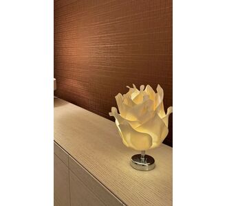 Stewehome Λευκό Φωτιστικό LED Lotus με Ασημένια Βάση Ασύρματο 24x30x30 cm 131073 |  Επιτραπέζια στο espiti