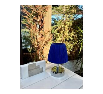 Stewehome Διακοσμητικό ράφι με πλεκτή ψάθα και γιούτα επιτραπέζιο φωτιστικό led ασύρματο με μπαταρία ασημί βάση μπλε κορυφή χωρίς Μπλε 67655060 |  Επιτραπέζια στο espiti