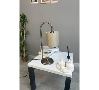 Stewehome Επιτραπέζιο φωτιστικό με καμπύλο σώμα και υφή από ύφασμα σε μπεζ αποχρώσεις Μπεζ 39448819 |  Επιτραπέζια στο espiti